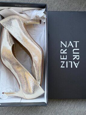 Elegant Naturalizer Metallic Champagne-gold Pumps - Size 8M.